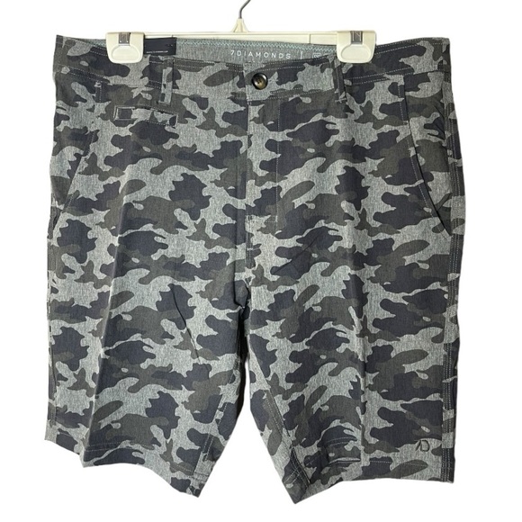 7 Diamonds Other - 7 Diamonds Cloudbreak Hybrid Short Sz 33 NWT